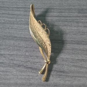 Vintage Goldtone Leaf Brooch Pin Large Intricate Estate Sale Find Jewelry Old